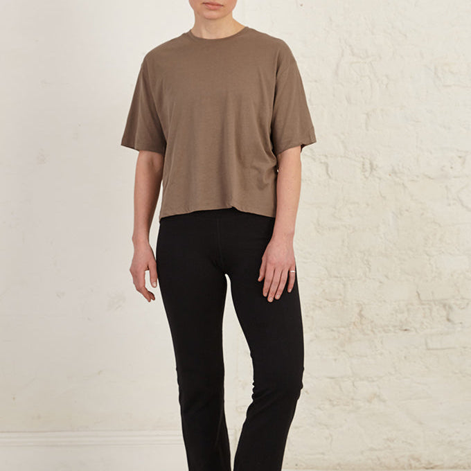 Why Cotton Yoga Pants Are a Must-Have for Comfort and Style