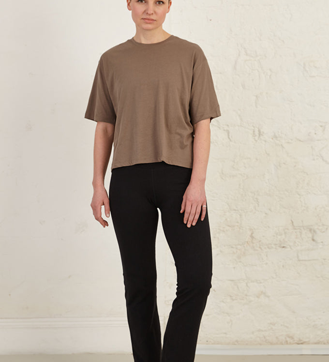 Why Cotton Yoga Pants Are a Must-Have for Comfort and Style