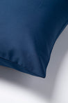 NAVY PILLOW CASE CLOSE-UP COTTSBURY