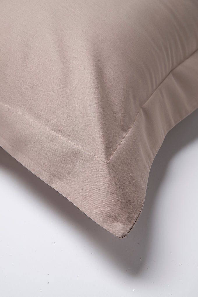 OXFORD TAUPE PILLOW CASE CLOSE-UP COTTSBURY