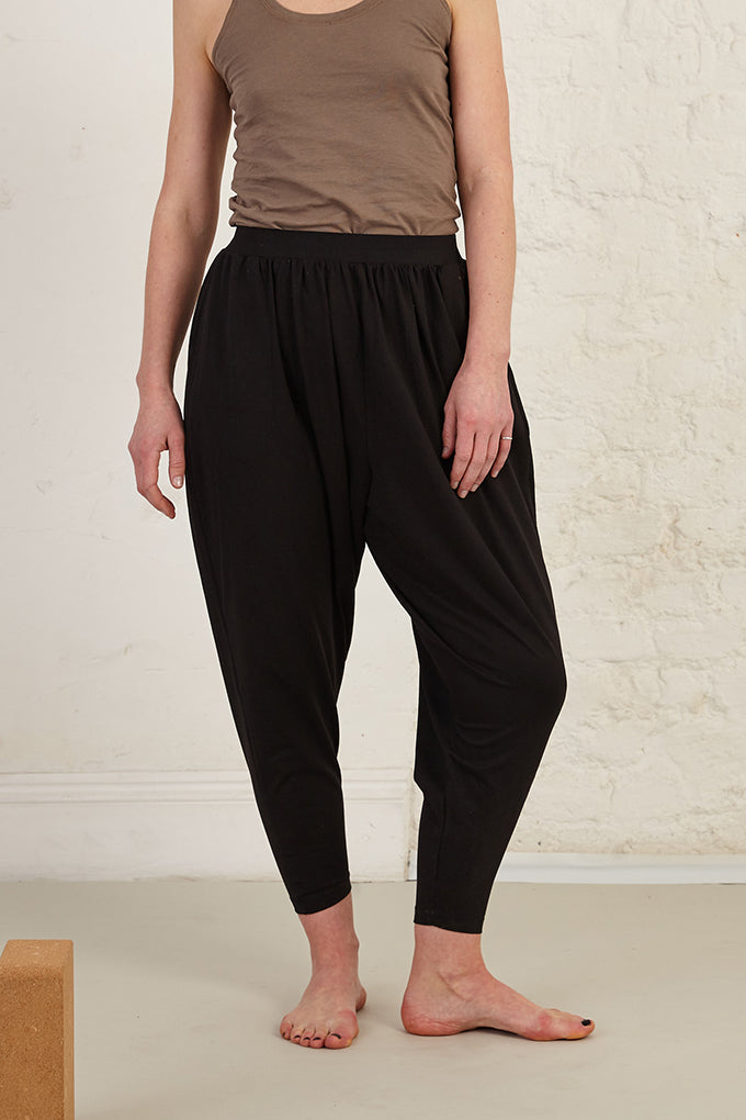 black-harem-style-trouser-detail-cottsbury.jpg