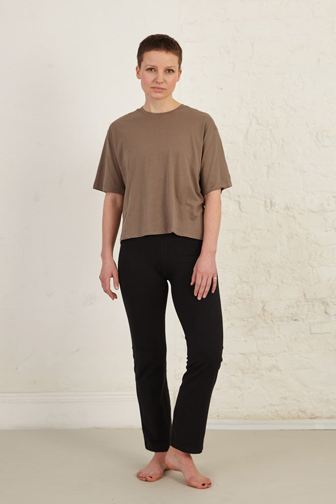 boxy-slightly-cropped-t-shirt-taupe-lifestyle-cottsbury.jpg