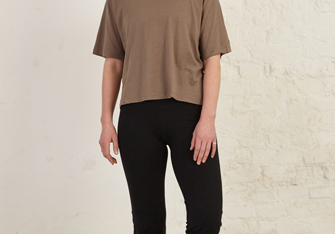 boxy-slightly-cropped-t-shirt-taupe-lifestyle-cottsbury.jpg