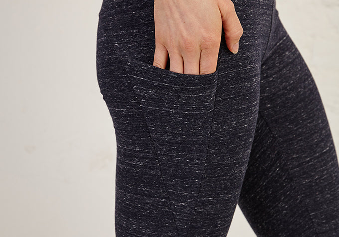 navy-snow-yoga-tights-3-lifestyle-cottsbury.jpg
